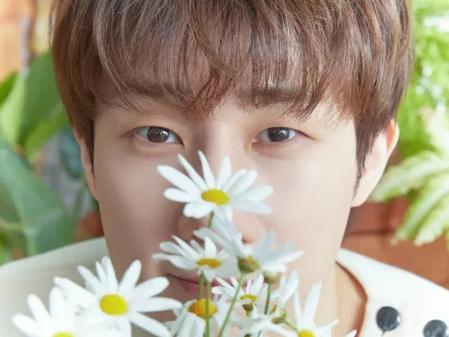 ‘INFINITE’, 새 앨범 ‘Flower’ 콘셉트 포토 ‘성규’ 버전 공개… ‘설렘 폭발’