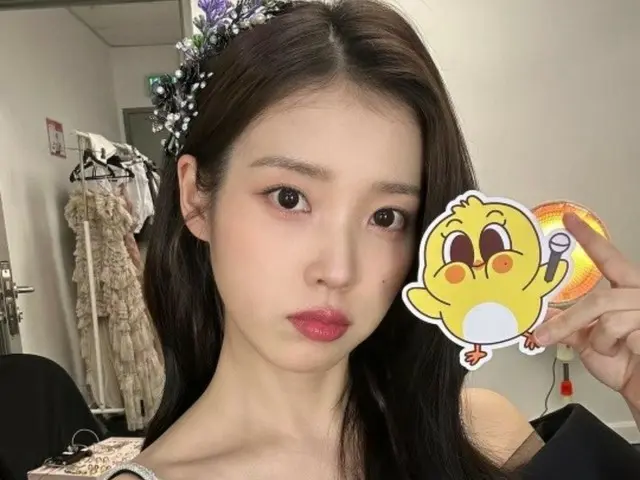 IU, 인간인가? 인형인가? … 동화에서 튀어나온 공주님