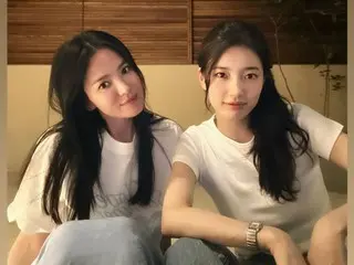 여배우 송혜교, 수지와의 투샷 공개… 2인공 티셔츠 모습인데 빛나는 미모