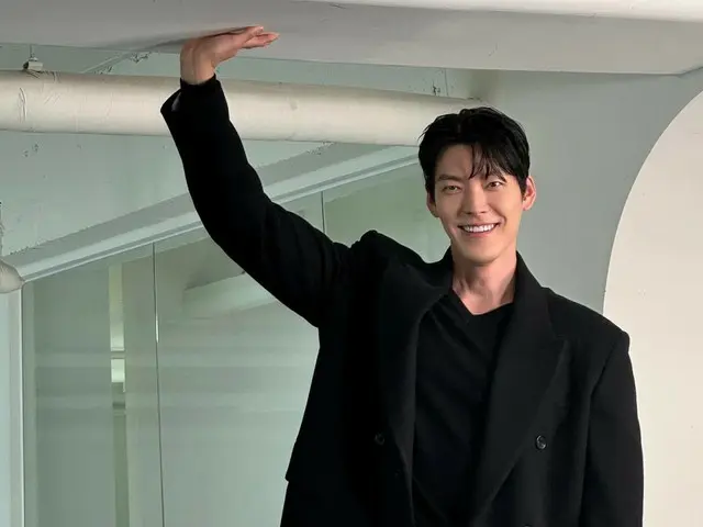 배우 Kim WooBin, 의류 브랜드의 그라비아 촬영 비하인드… 천장까지 손이 닿는다? !