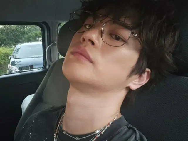 Seo In Guk, 눈부신 눈빛으로 한층 더 섹시