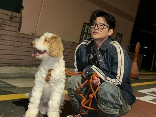 Seo In Guk, 야간에 개와 산책… 끌리는 모습도 귀여운