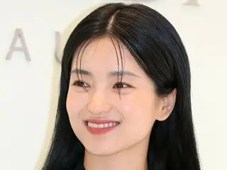 [포토] Kim TaeRi, 프라다 뷰티 팝업 스토어 오픈 기념 이벤트에 참가 ... 온화한 미소