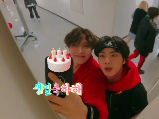 'BTS' J-HOPE, JIN 생일 축하… 그리운 사진