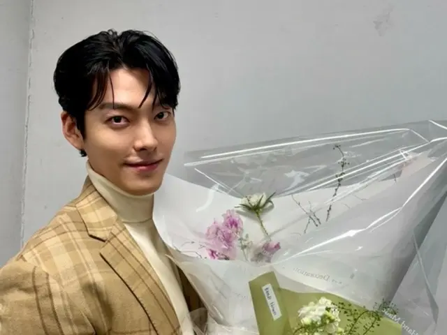 Kim WooBin, 어깨 갱 슈트 모습이 너무 멋지다.