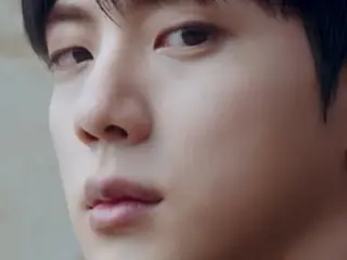 「BTS」JIN, 「Alo Yoga」와 함께 유연한 매력 어필(동영상 있음)