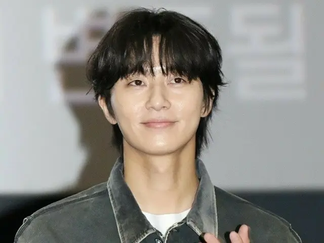 뇌종양 환자를 도운 배우 박서준, 자신이 도운 아이들의 가족으로부터 받은 편지에 감동…