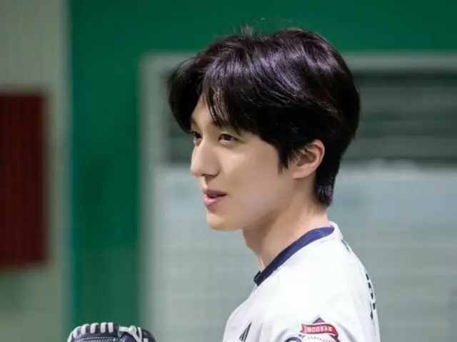 'SF9' 차니, 상쾌한 야구 소년의 비주얼 공개… 시구식 비하인드 컷