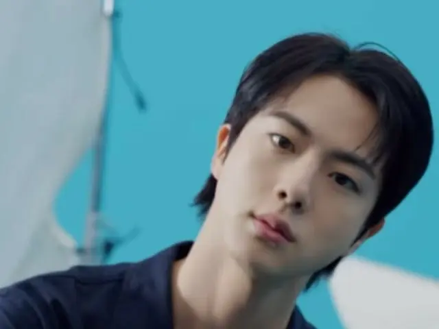 「BTS」JIN, 일순간 순간이 그림이 되는 완벽한 비주얼(동영상 있음)