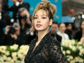 활동가의 얼굴을 프린트? 「BLACKPINK」리사의 루이비통의 의상이 논쟁에… 디자이너가 해명