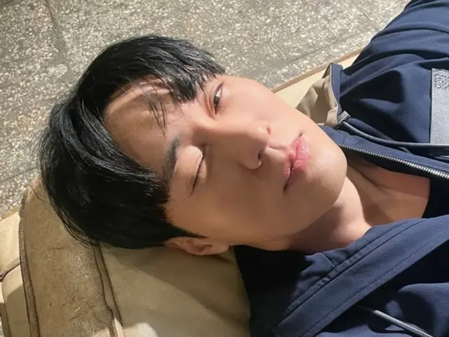So Ji Sub, 카리스마를 놓고 ‘차눈꺼풀’ 폭발… 셀카 실력도 상승