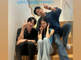 태연(2PM), 서현(Girls' Generation) & 유영석과 계단에서 귀여운 포즈