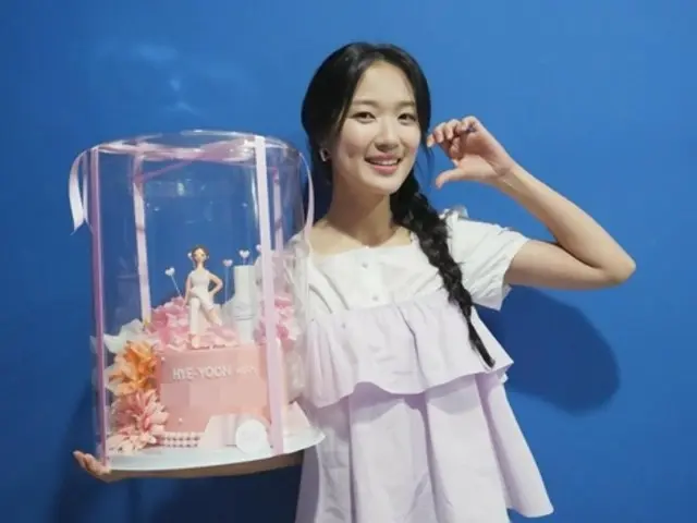 김혜윤, 뺨하트 애교에게 가슴쿤… 상쾌한 요정 비주