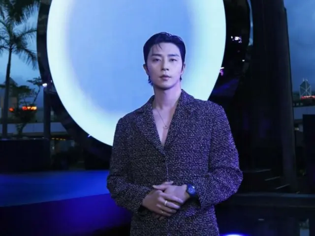 박서준, 홍콩 밤에 떠있는 댄디한 비주얼