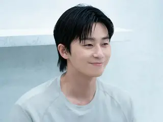 박서준, 상쾌한 미소에 시선 집중…광고 촬영 비하인드컷 공개