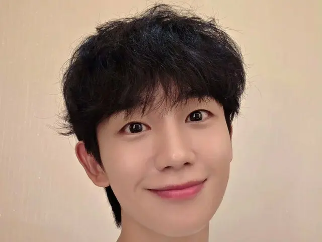 배우 정해인, 눈부시고 올바른 비주얼 대방출… 화이트룩으로 압도적인 분위기