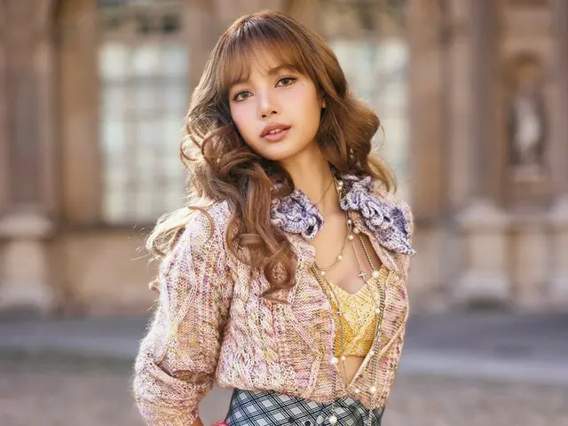 'BLACKPINK' 리사, 바비인형이 환생한 듯한 미모… 'Stray Kids' 펠릭스와의 투샷도