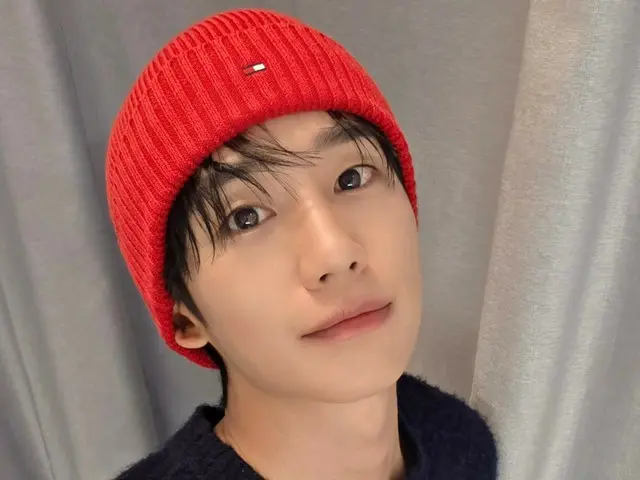 배우 정해인, 붉은 니트 모자로 동얼굴 비주얼 어필