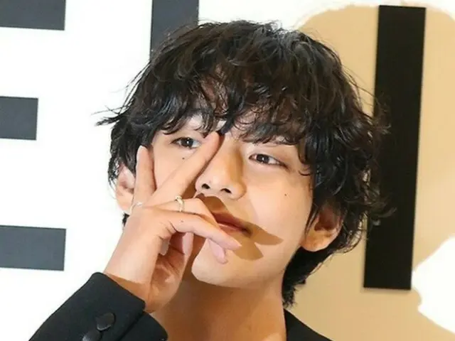 'BTS' V, 햄버그 브랜드 '맘스 터치'에 유쾌한 컴프레인… '나를 미치게 하는 부족한 소스'