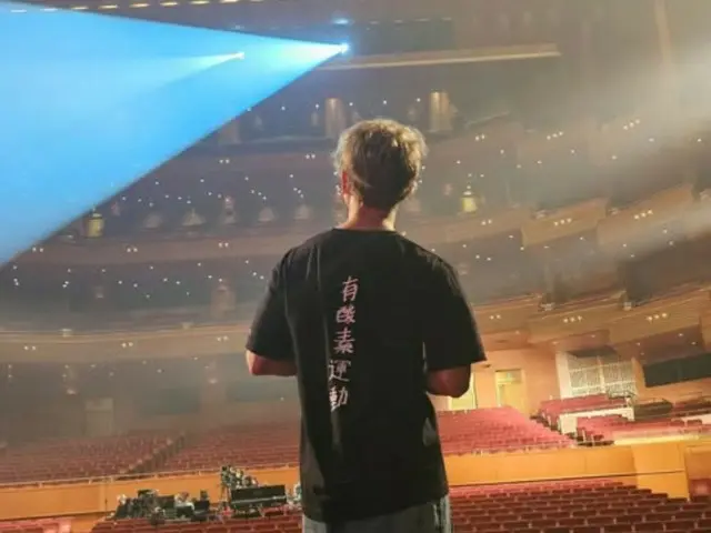 'TVXQ' 창민, 아이치 공연 2일차 설레임… 뒷모습으로 팬들에게 애정 전한다