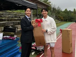 '샤이니' 민호, '싱글맨 해피라이프' 운동회에서 받은 비싼 MVP의 상품을 고강영 아나운서에게 선물