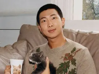 ‘BTS’ RM, 가족사진 공개…“같아” 비주얼이 화제