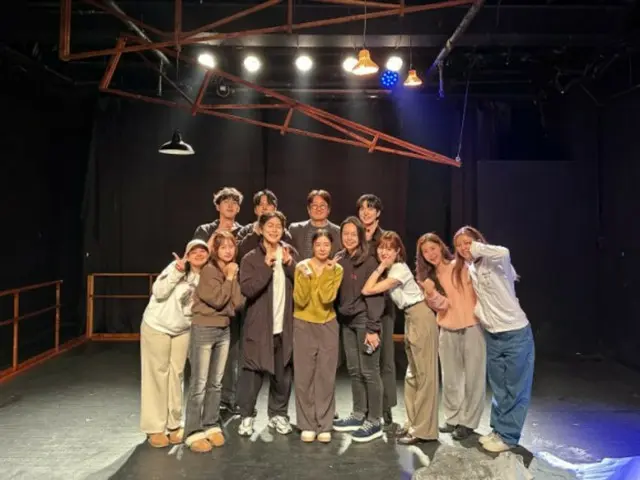 '판타지 보이스' 김우석, 연극 '로맨스는 신기루'로 첫 연기에 도전…