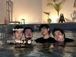 'BTS' V, 박현식과 수영장에서 함께 사진을 공개해 생일을 축하한다. '이 사람 HBD'