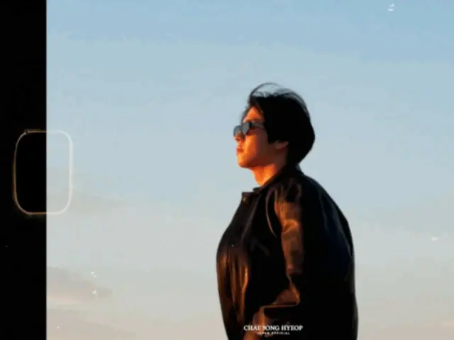 최정혁, 새빨간 스포츠카를 운전하는 눈부신 모습… 포토북 첫 클립 공개(동영상 있음)