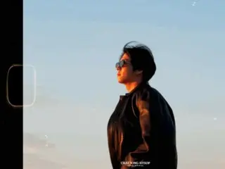 최정혁, 새빨간 스포츠카를 운전하는 눈부신 모습… 포토북 첫 클립 공개(동영상 있음)