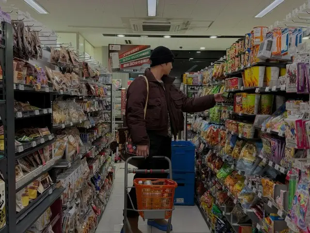 '샤이니' 키(키), 일본 편의점에서 장바구니에서 쇼핑하는 모습이 화제