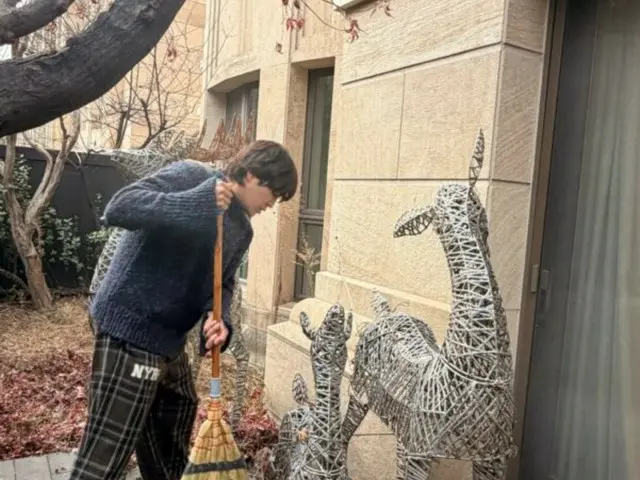 장군석, 청소하는 모습도 프린스급… 등에 붙은 고엽이 되고 싶다