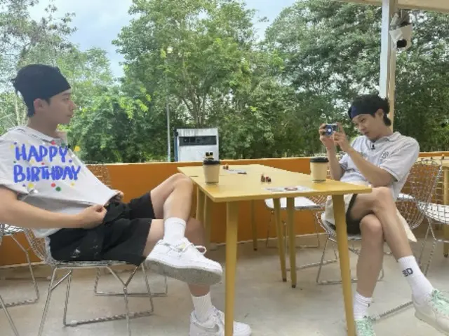 박서준의 생일 ‘BTS’ V가 환희의 축하댄스…“우가패밀리 집합”